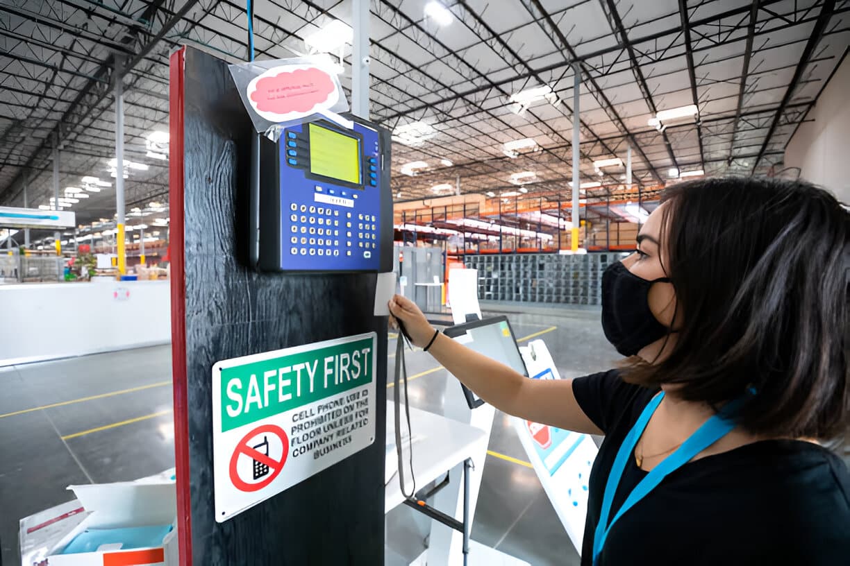 Como escolher o melhor relógio ponto para indústria? Dicas essenciais!