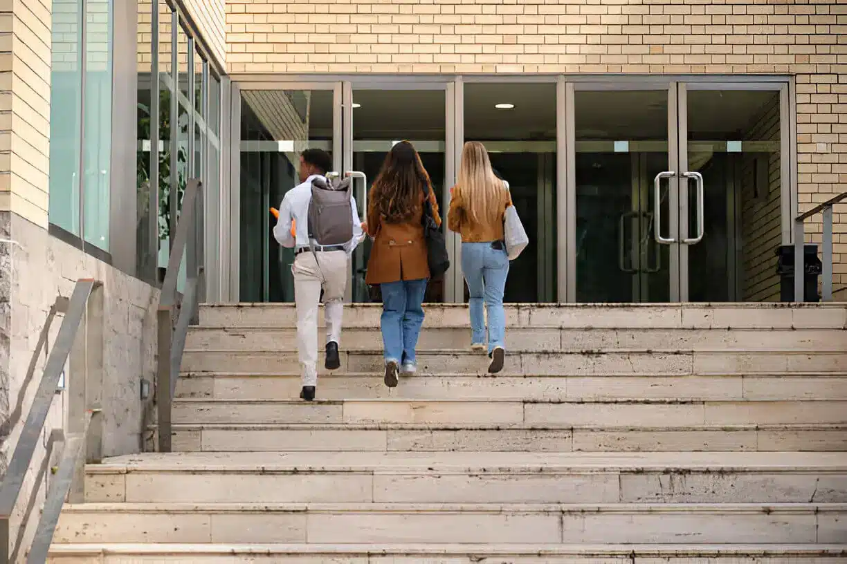 Controle de acesso escolar: como garantir segurança e praticidade no ambiente educacional?